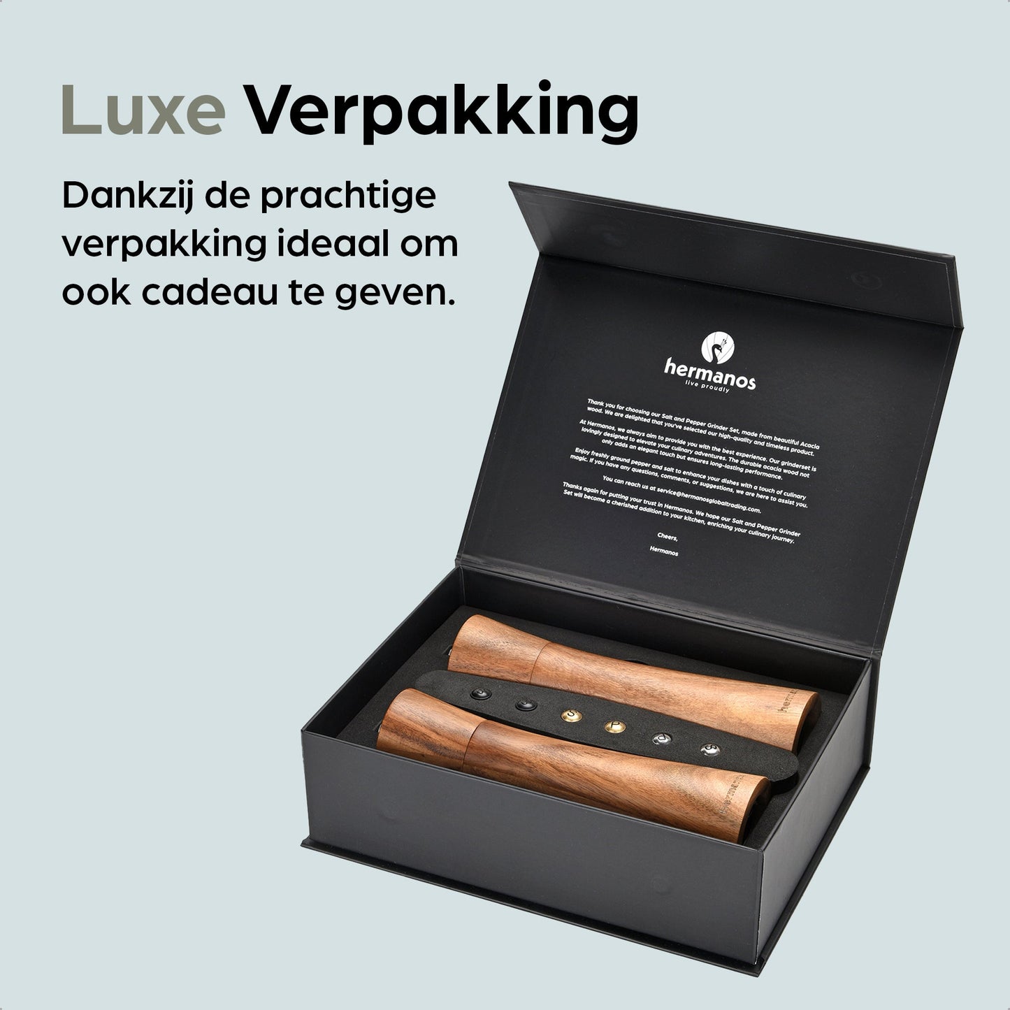 Luxe zwarte verpakking met houten zout- en pepermolenset