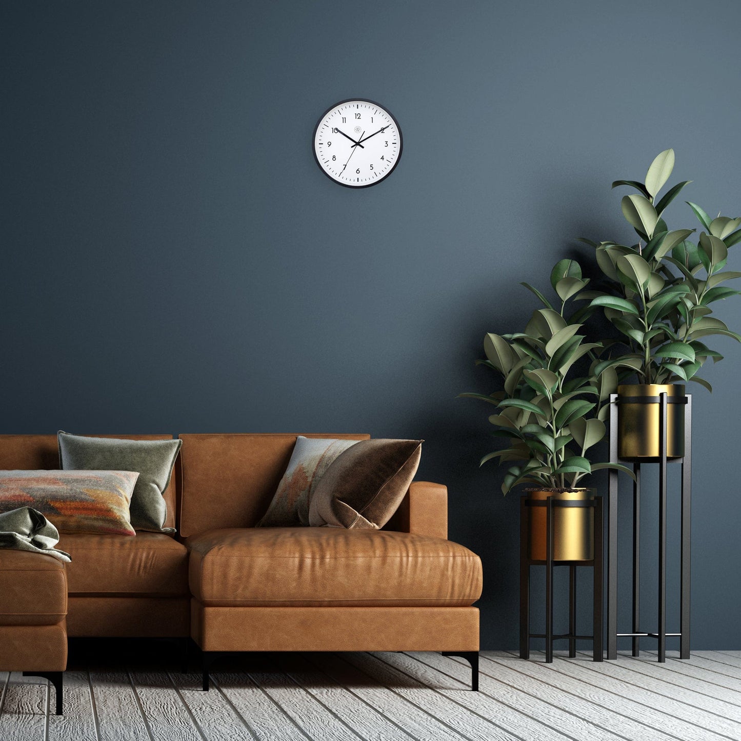 Een minimalistische wandklok met witte wijzerplaat en zwarte cijfers, omlijst door een zwart frame. Geschikt voor moderne interieurs en kantoorruimtes, met duidelijke wijzers voor gemakkelijke tijdlezing.