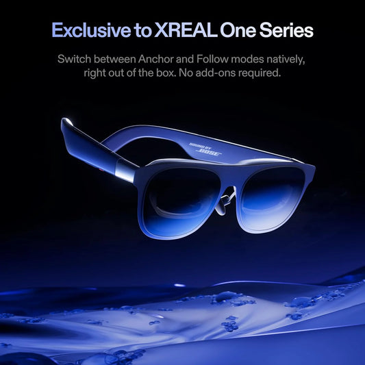 De Xreal 1S 3D-bril in donkerblauw met glanzend metaal, voorwandige zichtbare componenten en zachte oorlellen, geschikt voor virtuele realiteit en gam