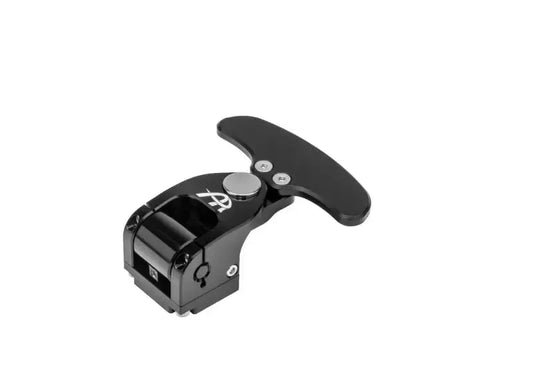 Zwart aluminium stuurklem met zilveren logo en witte handgreep, geschikt voor fietsen. Compacte, robuuste constructie voor betere grip en stabiliteit tijdens het fietsen.