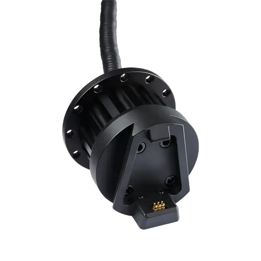 Zwarte, robuuste 3D-scanapparatuur met USB-kabel en schroefgaten, geschikt voor precisie-scanning. Compacte, industriële ontwerp voor technische toepassingen.