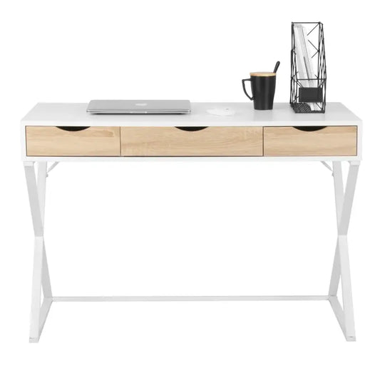 Een witte schrijftafel met houten laden en X-vormige metalen poten, ideaal voor een moderne kantoor- of studieomgeving. Geschikt voor thuiswerken of studie, met een minimalistisch design.