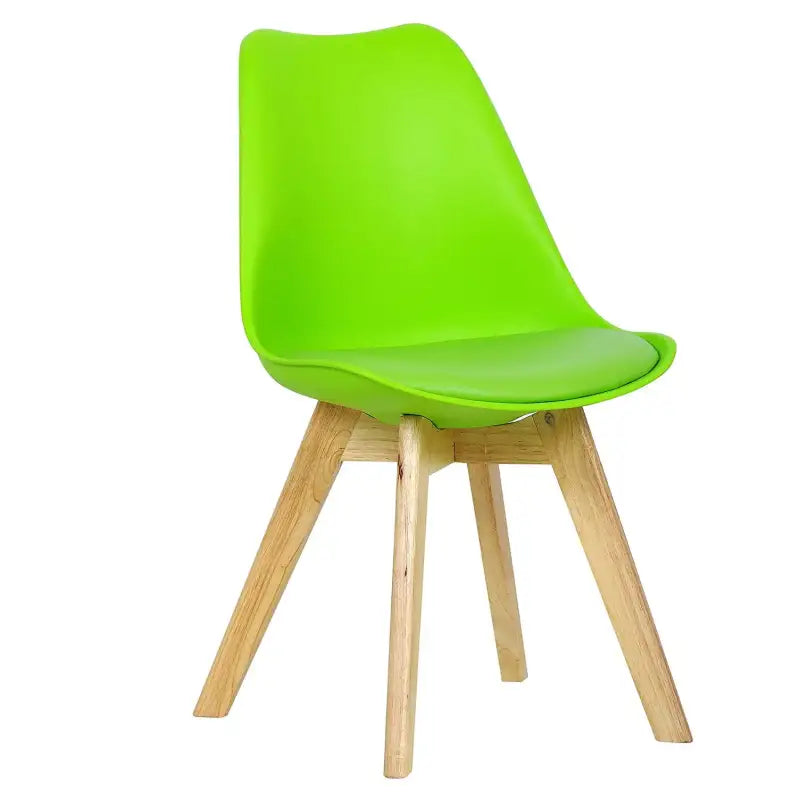 Een witte, moderne eetkamerstoel met gestroomlijnde kunststof zitting en houten poten, geschikt voor een minimalistische woonkamer of eetkamer. Ideaal voor dagelijks gebruik en een stijlvolle interieurdecoratie.