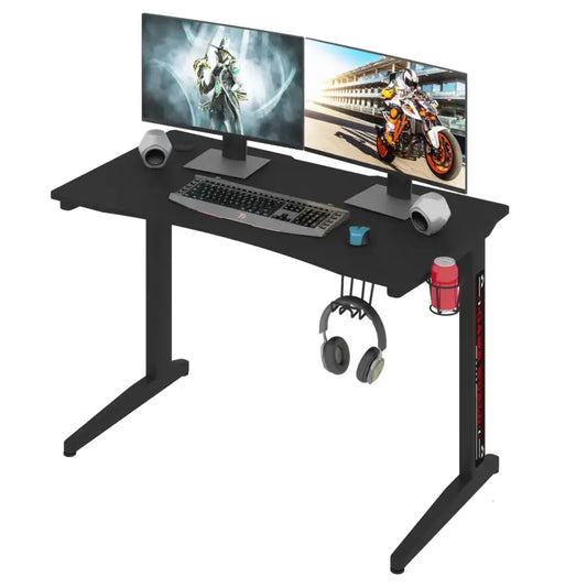 Zwarte gamingtafel met textuurde blad en C-vormige poten, voorzien van ondersteunende houders. Ideaal voor gamers die comfort en organisatie op zoek zijn.