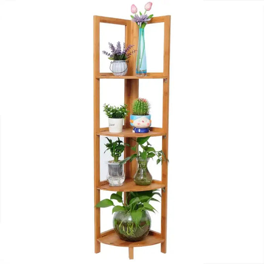 Een lichtgekleurd houten hoekboekenkast met vijf verdiepingen, geschikt voor kleine ruimtes. Ideaal voor opslag in de woonkamer of slaapkamer.