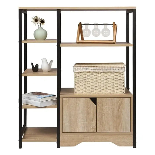Een licht eikenkleurige boekenkast met zwarte metalen frame en vier open planken, voorzien van twee deuren met houtstructuur voor opslag. Ideaal voor woonkamer of slaapkamer met moderne, industriële stijl.