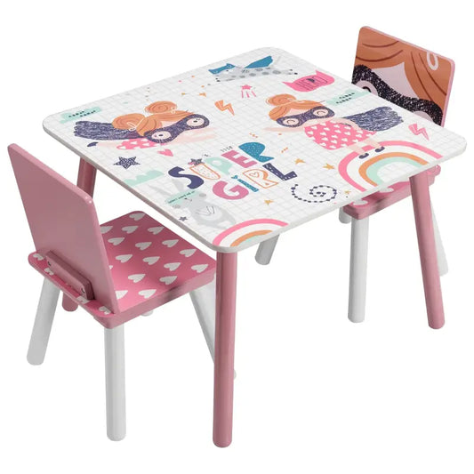 Een kleurrijk kindertafelset met superheldenprint, bestaande uit een witte tafel en twee roze stoelen met witte poten, ideaal voor speelruimte of creatieve activiteiten.