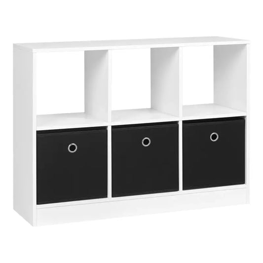 Een witte opbergkast met drie zwarte manden en open vakken, gevuld met boeken en decoratieve objecten. Perfect voor woonkameropslag of kantoororganisatie.