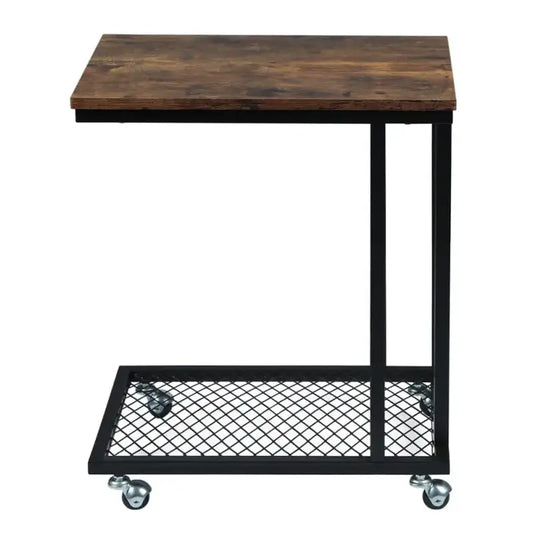 Een industriële bijzettafel met donkerbruine houten blad en zwart metalen frame, voorzien van wielen en een ondersteunende roosterlaag, ideaal voor woonkamer of kantoor.