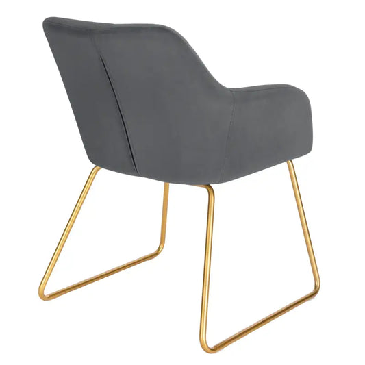 Grijze fluweelstoel met gestikt, comfortabel zitgedeelte en goudkleurige metalen poten, ideaal voor moderne woonkamer of eetkamer. Stijlvol design voor een trendy interieur.