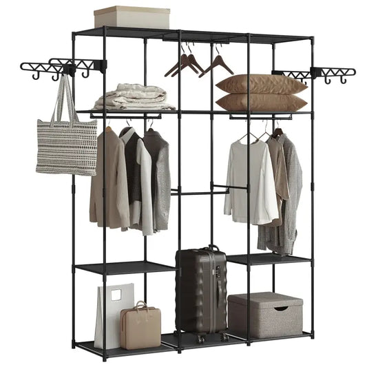 Zwart metalen kledingkastframe met meerdere hangers, planken en opbergvakken, geschikt voor kleine ruimtes. Ideaal voor opbergen van kleding en accessoires in slaapkamer of woonkamer.