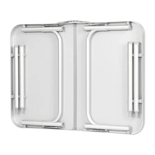 Zwart opvouwbare tafel met aluminium frame, geschikt voor kampeer- en feestgebruik. Compact ontwerp met verstelbare poten voor stabiliteit op verschillende ondergronden.