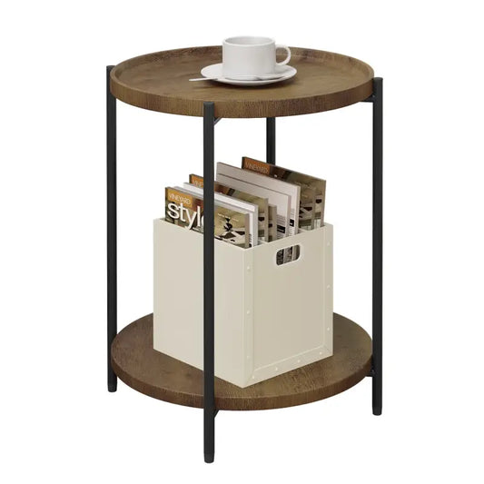 Een ronde, dubbelvloerige bijzettafel met een warme, gebeitste houten oppervlak en een zwart metalen frame, ideaal voor woonkamer of slaapkamer als decoratief meubelstuk.