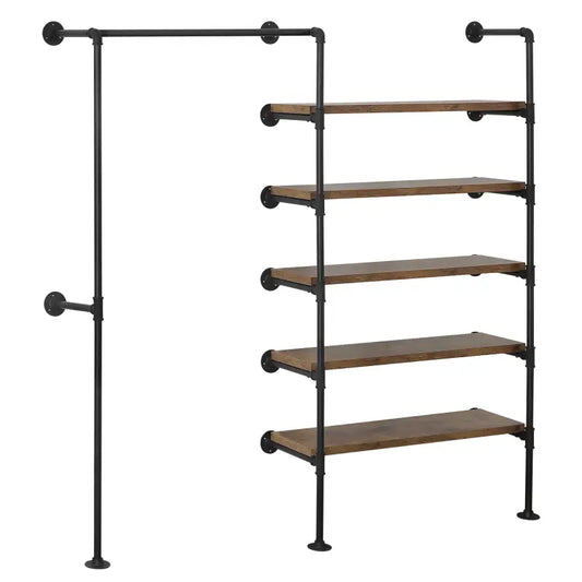 Een industriële kledingkast met zwart metaal en houten planken, gevuld met jassen, accessoires en schoenen. Ideaal voor kleine ruimtes en moderne garderobes.