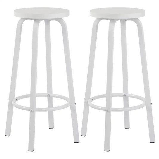 Houten zitvlakken op witte metalen poten, twee identieke barstoelen met hoge rugleuning voor keuken of bar. Geschikt voor moderne interieurs en bar-gebruik.