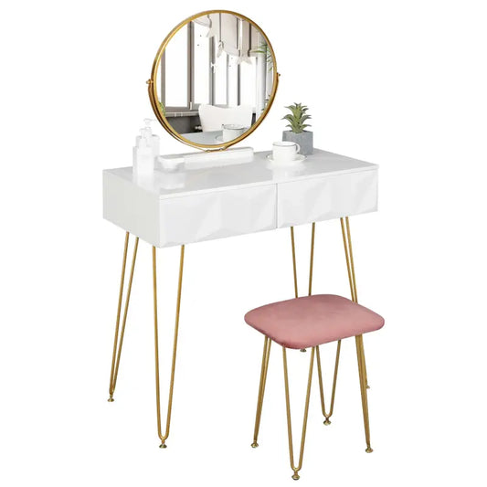Een witte make-up tafel met gouden poten en een ronde spiegel, bijgeleverd met een roze fluwelen stoel. Ideaal voor een moderne slaapkamer of make-up ruimte.