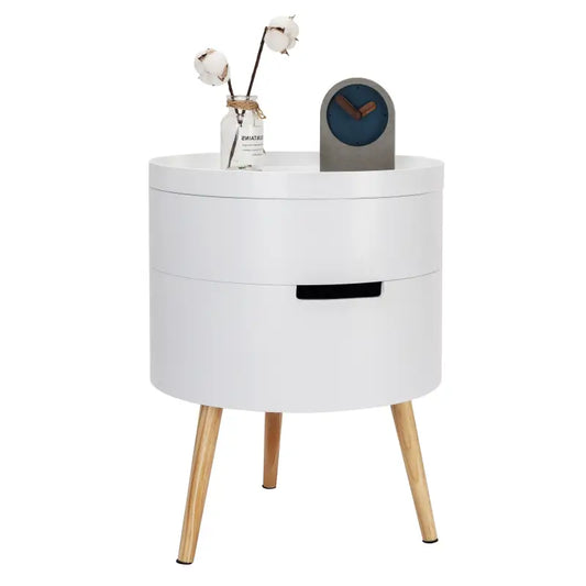 Een witte, ronde nachtkastje met houten poten en een zwart trekkoord, geschikt als nachtkastje of bijzettafel in een moderne slaapkamer.