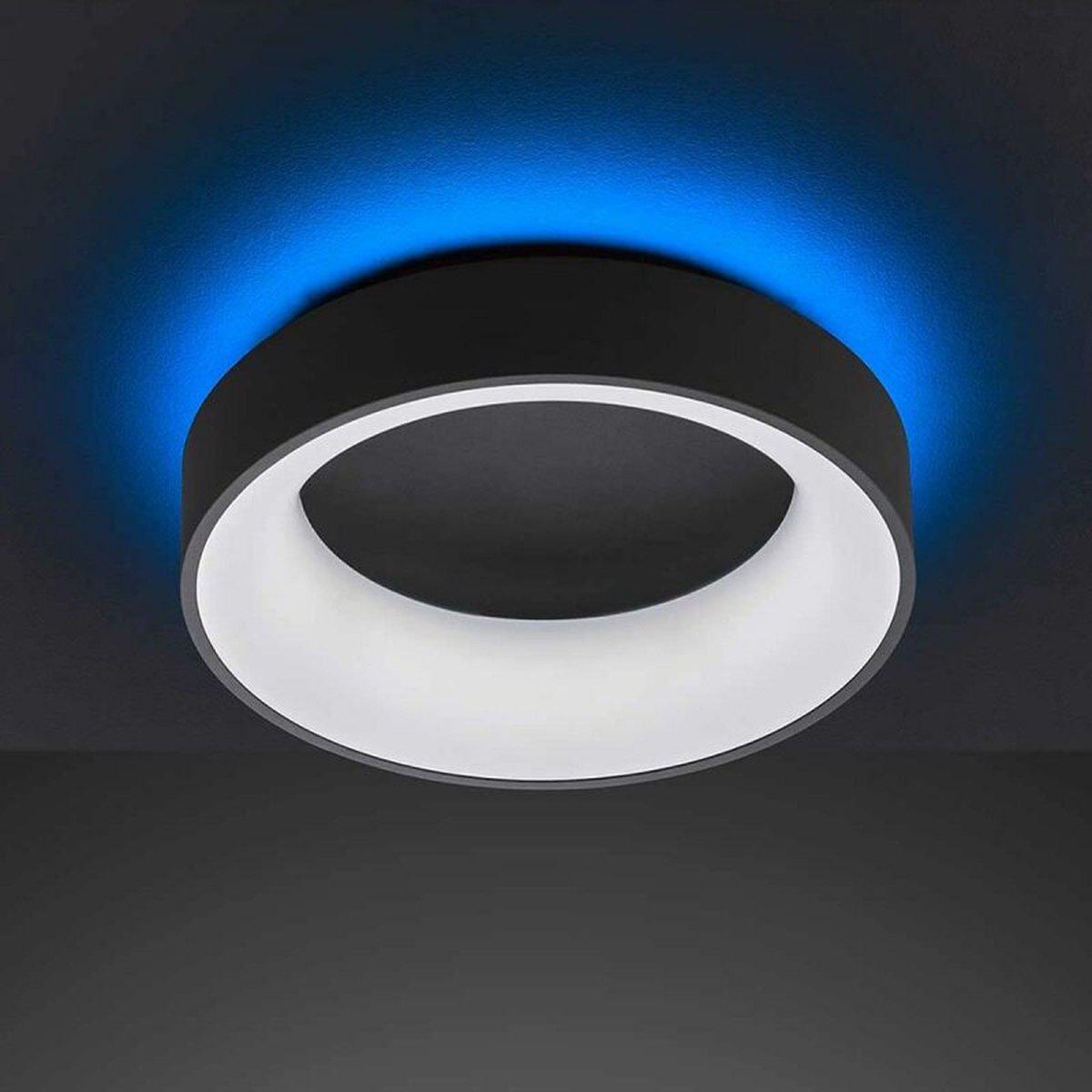 Een moderne, zwart-wit plafondlamp met een minimalistisch ontwerp, geschikt voor woonkamer of slaapkamer. Deze LED-lamp verspreidt zacht licht en past perfect in een stijlvol interieur.