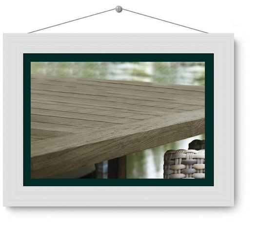 Golden Care Taupe Teak Colour Protector in een witte fles met zwart dopje, specifiek voor houten terrassen en meubels. Kleur: grijsbruin, met UV- en waterbestendige bescherming.