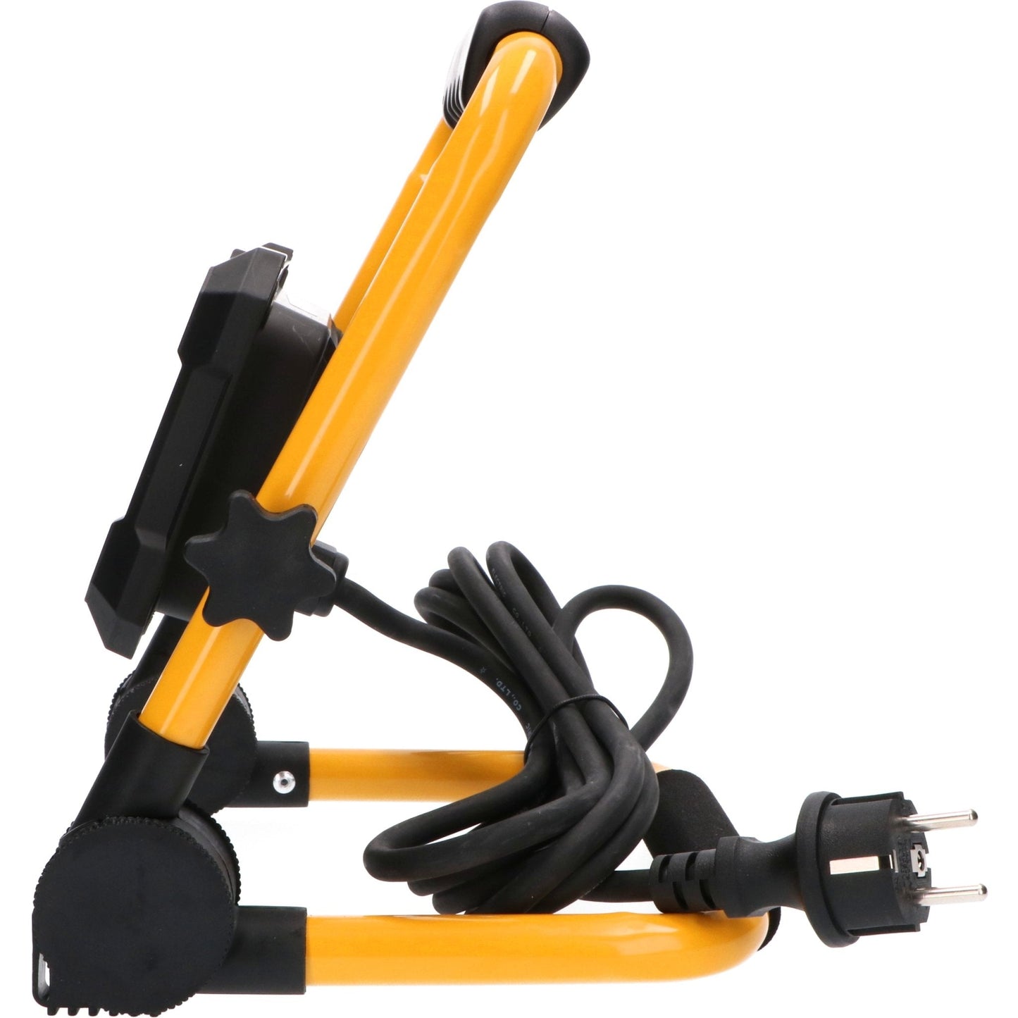 Een robuuste, gele LED werklamp met zwart handvat en verstelbare poten, geschikt voor bouw- en reparatiewerkzaamheden. Zichtbaar kabel en schakelaar voor betrouwbare verlichting op werf of in garage.