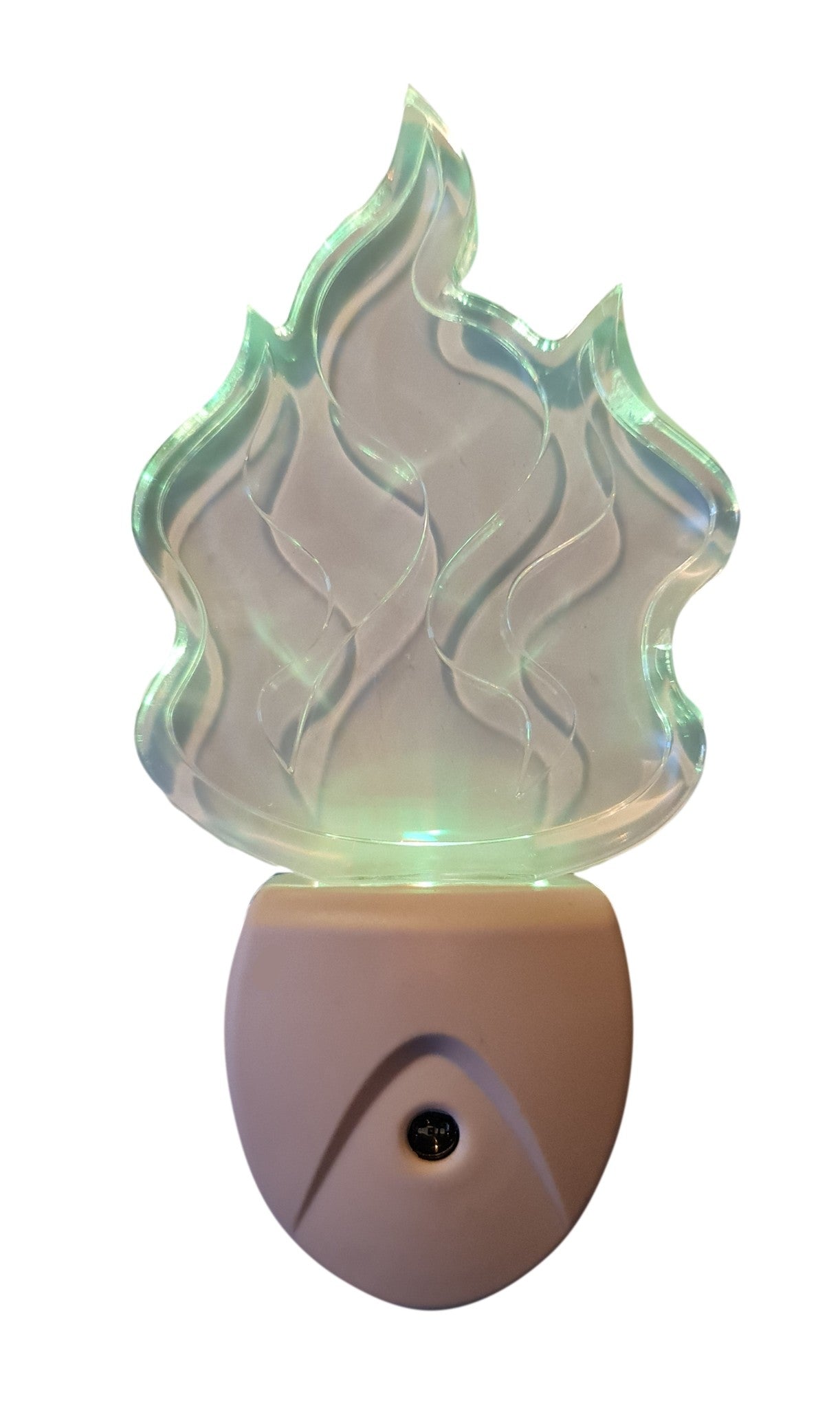 Een transparante, vlamvormige nachtlamp met glazen vorm en witte stekkerbasis, geschikt als sfeerverlichting voor slaapkamer of kinderkamer.