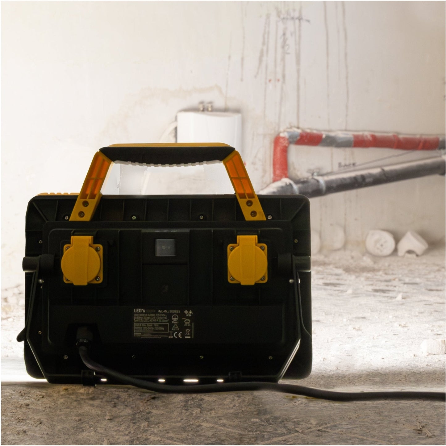 Comnox - LED's Work Bouwlamp 5000 - Robuuste werkverlichting met extra stopcontacten