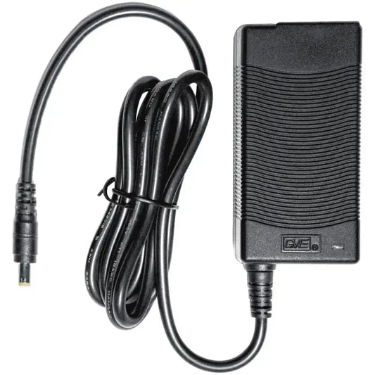 Zwart netvoedingadapter met golvend textuur, voorzien van Amerikaanse stekker en kabel met 2,5 mm stekker. Geschikt voor elektronica en digitale apparaten.