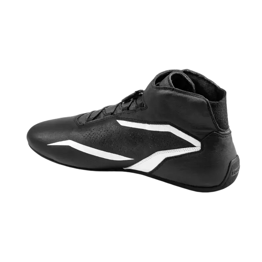 Zwart Sparco Formula racefietslaars met witte accenten en leren oppervlak, voorzien van veters en velcroband. Geschikt voor racefietsen en motorsport.