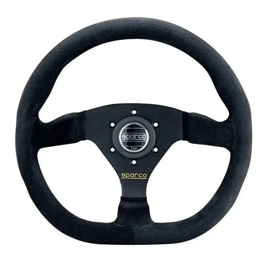 Zwart Sparco racestuur met drie spaken en glanzend logo, gemaakt van hoogwaardig leer voor optimale grip. Perfect voor sportwagens en racevoertuigen waar precisie en stijl essentieel zijn.