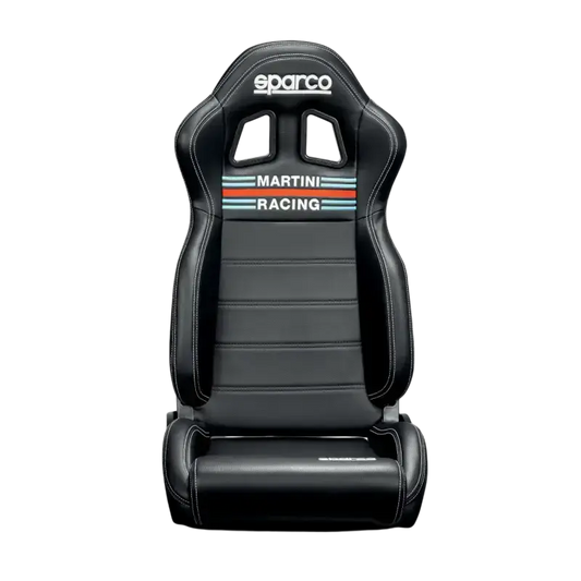 Zwart Sparco racestoel met Martini Racing logo, gestikt met witte lijnen en sportieve vorm. Geschikt voor auto’s en racevoertuigen, met verstelbare hoofdsteun en comfortabele bekleding.