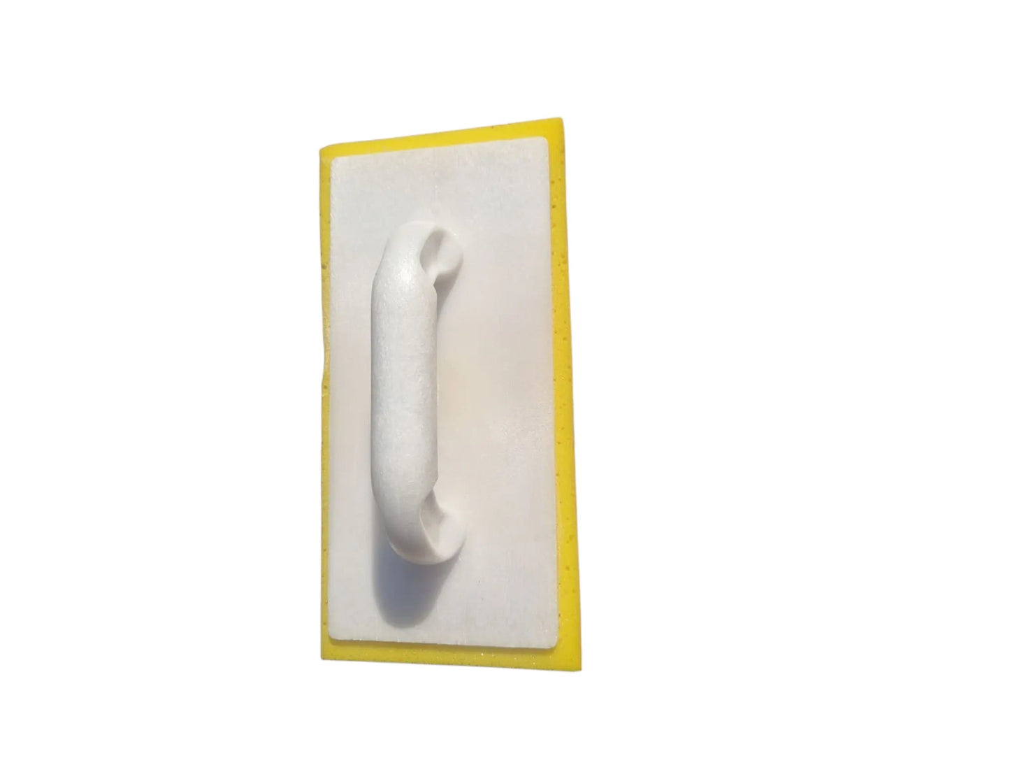 Geel, rechthoekig schuimrubber met porig oppervlak, geschikt voor keukengereedschap en schoonmaak. Ideaal voor oppervlakken reinigen en als schuimrubber voor huishoudelijke taken.