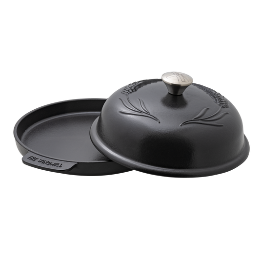 Zwarte snapback cap met verstelbare band en merklabel