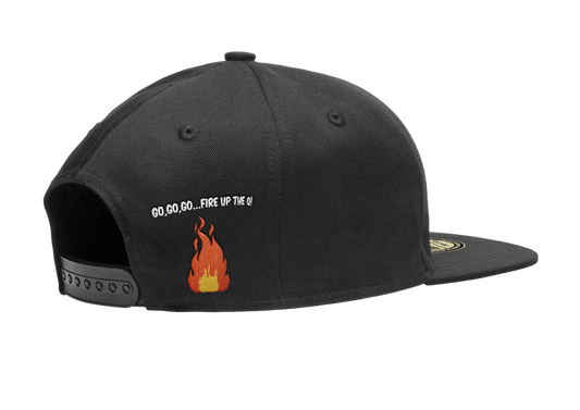 Zwarte snapback cap met verstelbare band en merklabel