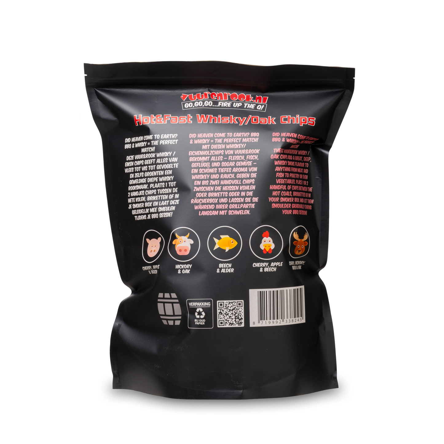 Een zwarte zak met transparante onderkant bevat 1,5 kg whiskey/oak chunks voor barbecue. De verpakking toont een houten vatlogo en rode tekst voor grillen en roosteren.