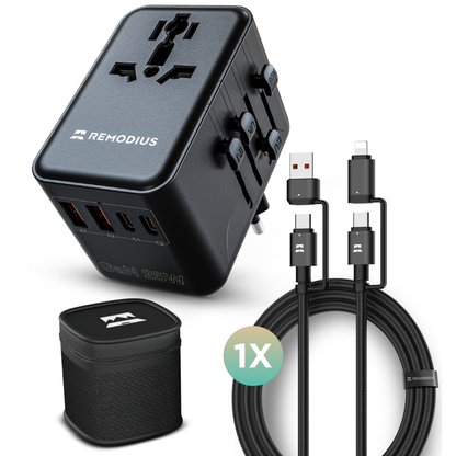 Zwart REMODIUS reisadapter met 4 USB-poorten en schakelaars voor AUS, UK, EU en US, inclusief 1x zwarte, gevlochten kabelsset met USB-C en Lightning aansluitingen voor reisgebruik.