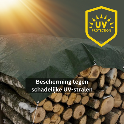 Groen tarpaulin dekzeil van Perfect Cover, opgevouwen met zichtbare waterdichte en UV-bestendige eigenschappen, geschikt voor outdoor bescherming van tuin- en bouwprojecten.