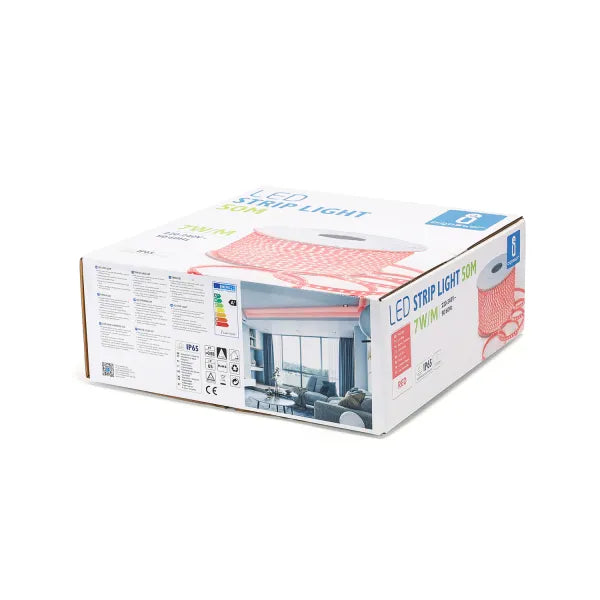 Rode LED-strips op een witte rol, 50 meter lang met 7W per meter, geschikt voor binnen- en buitenverlichting. Zichtbaar IP65 waterdicht en met duidelijke technische specificaties op de verpakking.