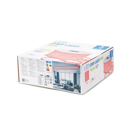 Rode LED-strips op een witte rol, 50 meter lang met 7W per meter, geschikt voor binnen- en buitenverlichting. Zichtbaar IP65 waterdicht en met duidelijke technische specificaties op de verpakking.