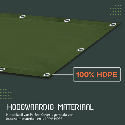 Groen tarpaulin dekzeil van Perfect Cover, opgevouwen met zichtbare waterdichte en UV-bestendige eigenschappen, geschikt voor outdoor bescherming van tuin- en bouwprojecten.