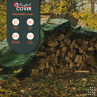 Groen tarpaulin dekzeil van Perfect Cover, opgevouwen met zichtbare waterdichte en UV-bestendige kenmerken, geschikt voor outdoor bescherming van goederen of tuinmeubilair.
