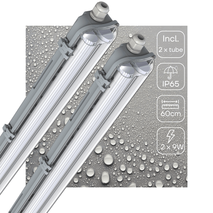 Grijze LED-buisverlichting met transparante beschermkap en witte aansluitingen, inclusief vier T8 LED-buislampen voor energiezuinige verlichting in kantoren en magazijnen.