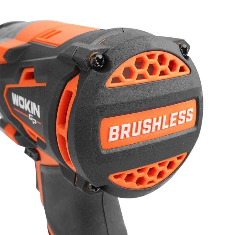 Wokin draadloze impactwrench in oranje en zwart, inclusief twee batterijen, oplaadstation en toolbag voor professioneel gebruik. Ideaal voor schroefwerk en reparaties in de garage of op de bouwplaats.
