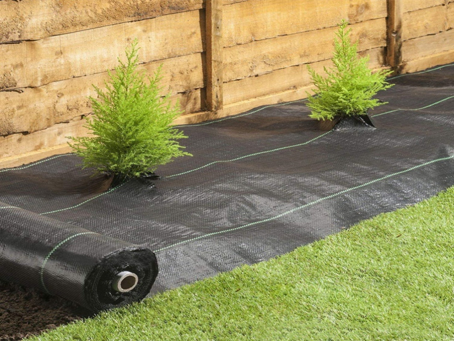 Grijs anti-worteldoek van AVOID, met blauwe randen en duidelijke productinformatie, geschikt voor tuin- en groentekwekerijen om wortels te beschermen tegen onkruid en schadelijke stoffen.