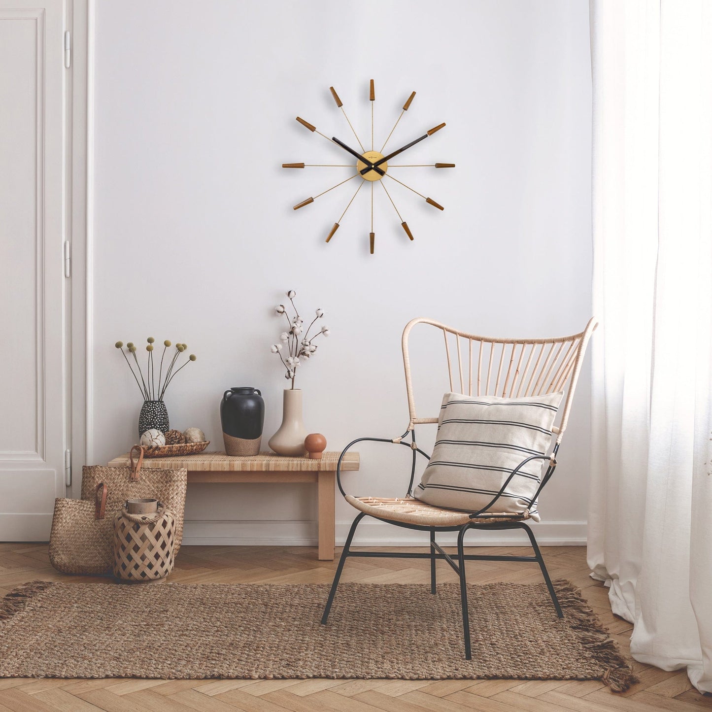 NeXtime Plug Inn Wandklok - Stille loop en uniek design - 58cm