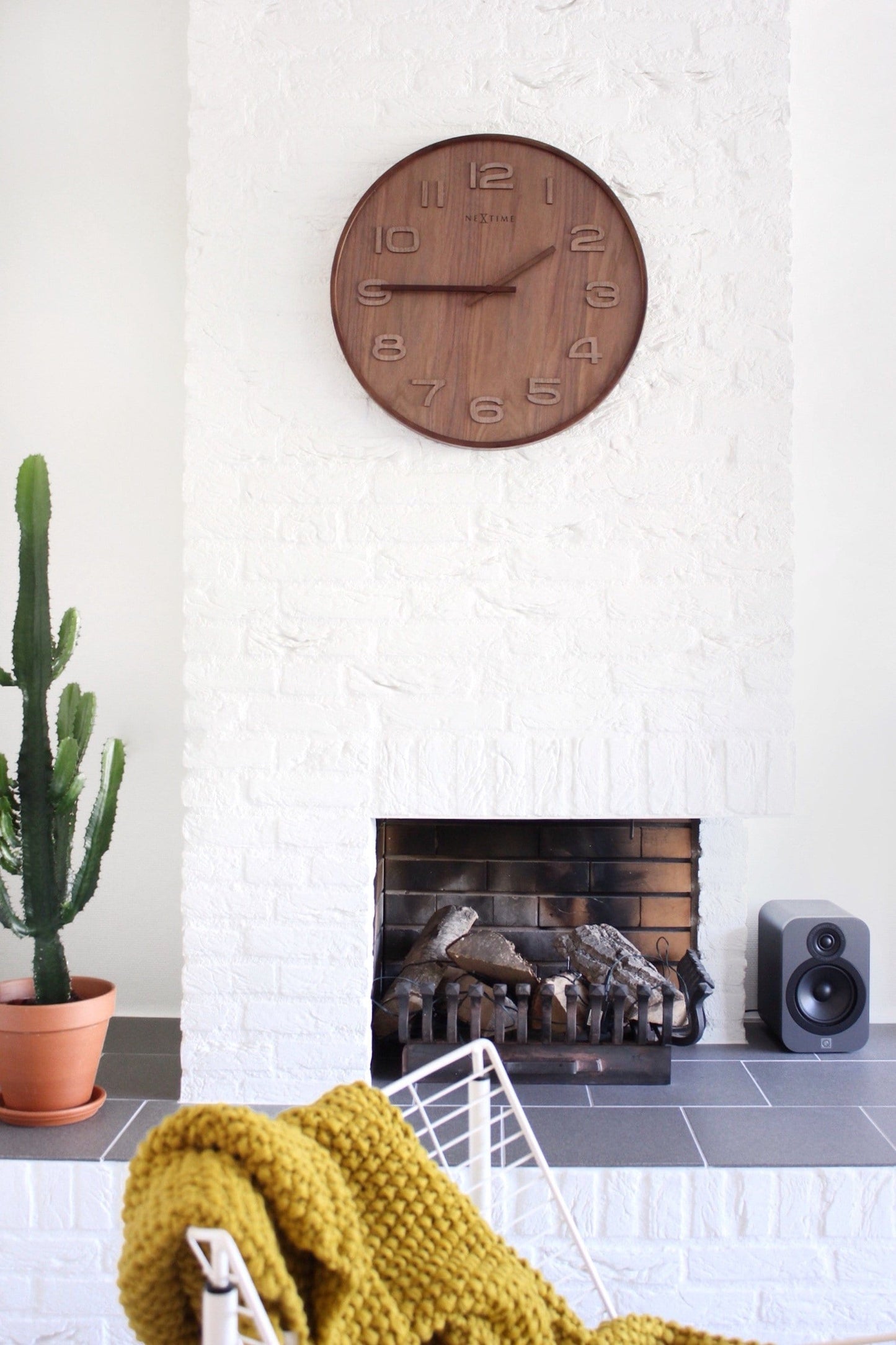 NeXtime Wood Wood Medium - Natuurlijke uitstraling - Houten wandklok 35 cm