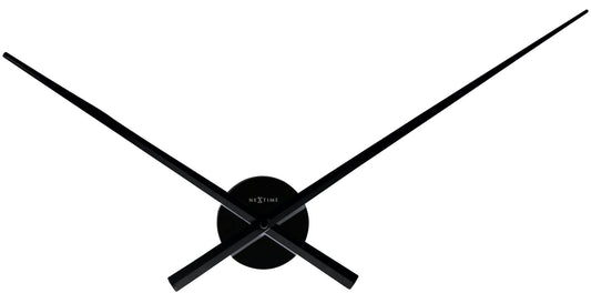 Een minimalistische zwarte wandklok van NEXTIME met dunne, gestileerde wijzers en een ronde centrale plaat. Perfect voor moderne interieurs en als decoratief element in woon- of kantoorruimtes.