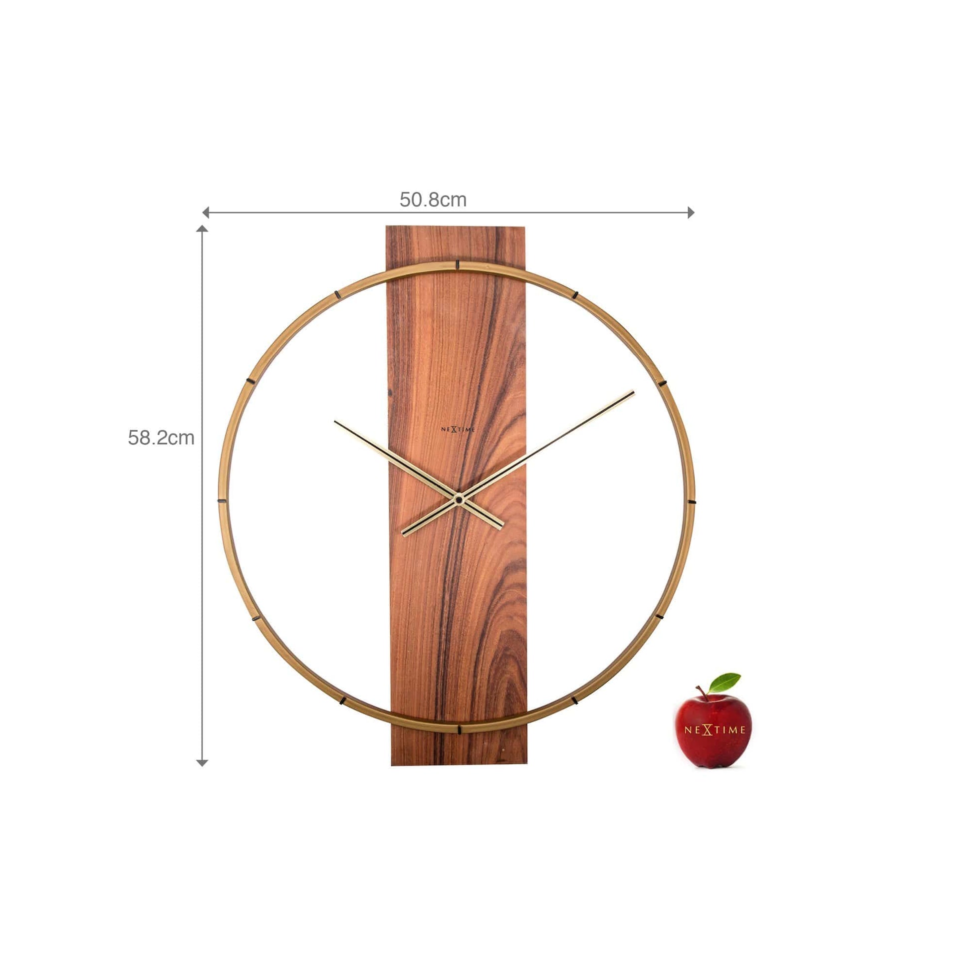 Een moderne wandklok met een goudkleurige metalen ring en een donkerbruin houten paneel met zichtbare houtstructuur. De dunne wijzers en het merk 'NEXTIME' zijn duidelijk zichtbaar. Perfect voor een minimalistische woonkamer of kantoor.