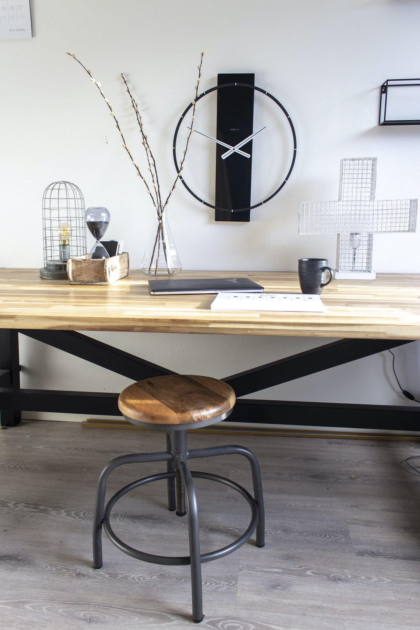 NeXtime Carl - Minimalistisch design met hout en staal - Zwart