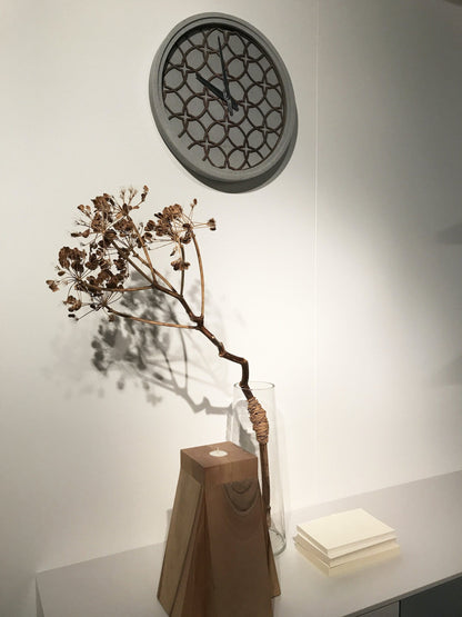 NeXtime Concreto Love - Stijlvolle wandklok zonder tikken - 39 cm Grijs