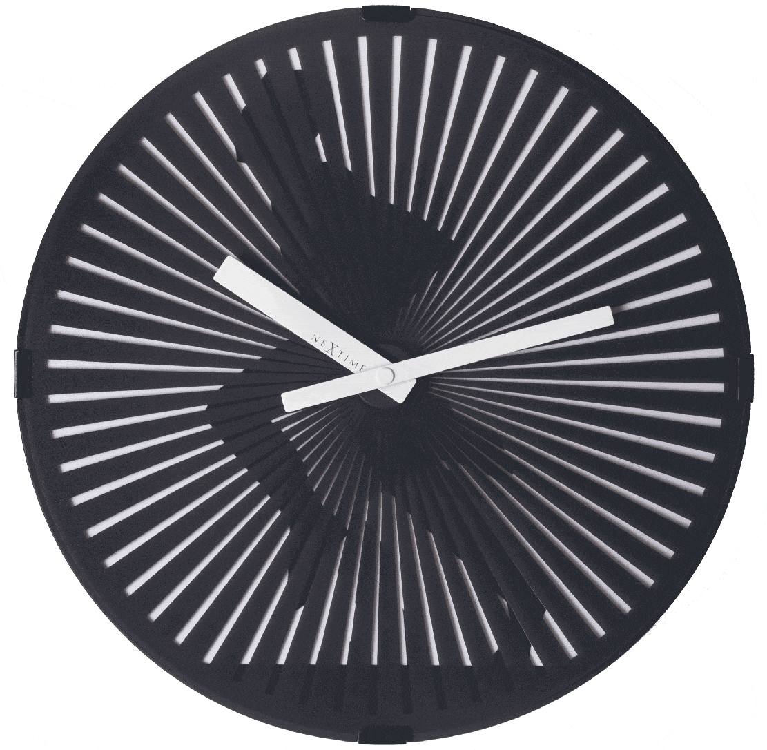 Een moderne, zwarte wandklok met witte, zonnestralen-achtige wijzerplaat en minimalistische wijzers. Geschikt voor minimalistische interieurs en als decoratief element in woon- of kantoorruimtes.